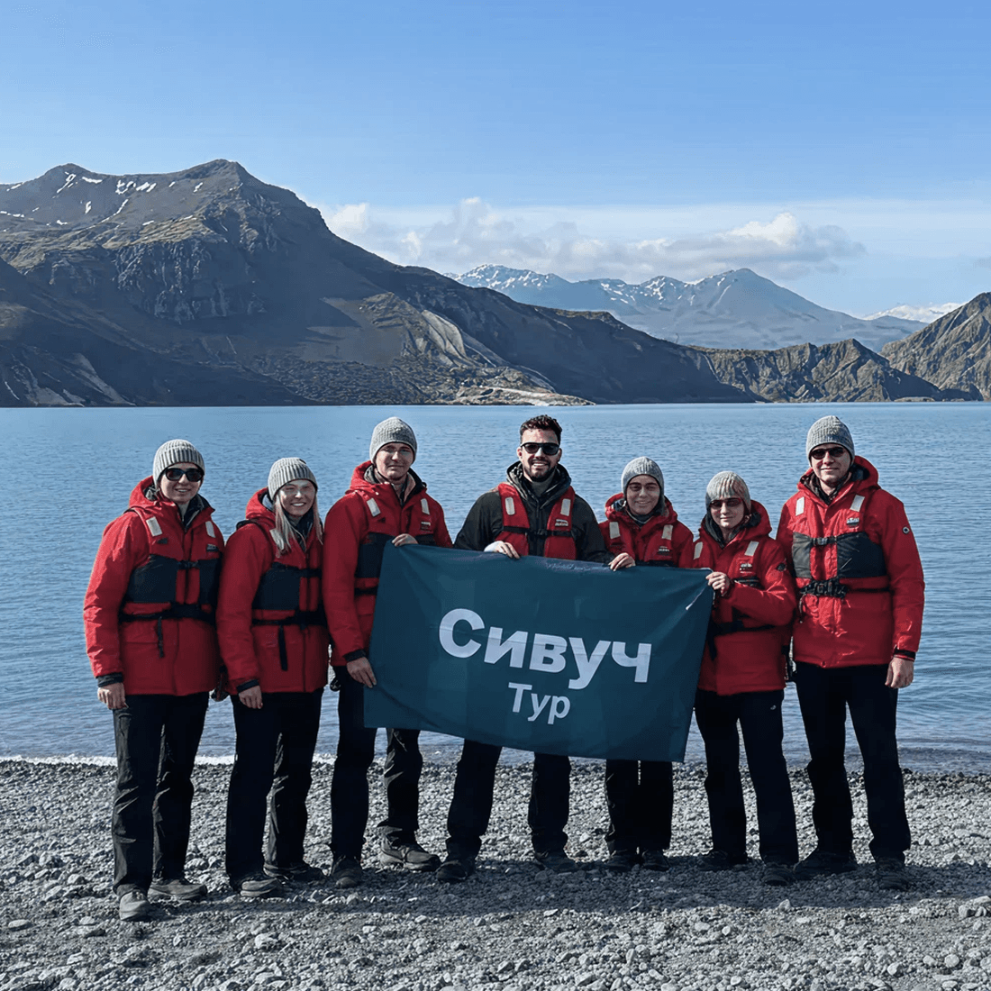 Команда Сивуч Тур на побережье